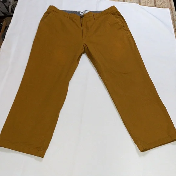 Amazon Essentials Men Chino Pants Size 40W X 28L EUC